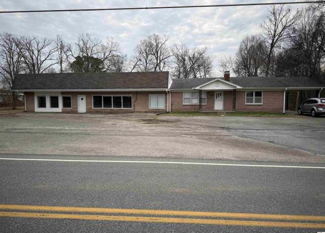 Property at 4216 Eggners Ferry Rd, Benton, KY 42025, 4 beds, 1 bath