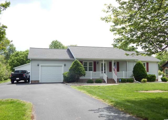 Property at 222 Ash St, Benton, KY 42025, 2 beds, 2 baths