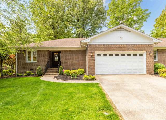 Property at 1515 Gleneagles Dr, Paducah, KY 42001, 3 beds, 2.5 baths