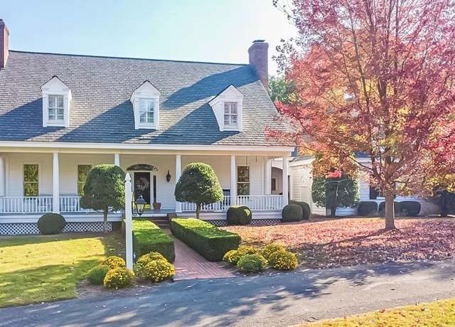Property at 1070 Champion Ln, Paducah, KY 42003, 4 beds, 3.5 baths