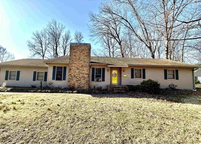 Property at 1617 Locust St, Murray, KY 42071, 4 beds, 2 baths