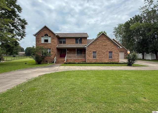 Property at 9 Park Pl, Paducah, KY 42003, 4 beds, 3 baths