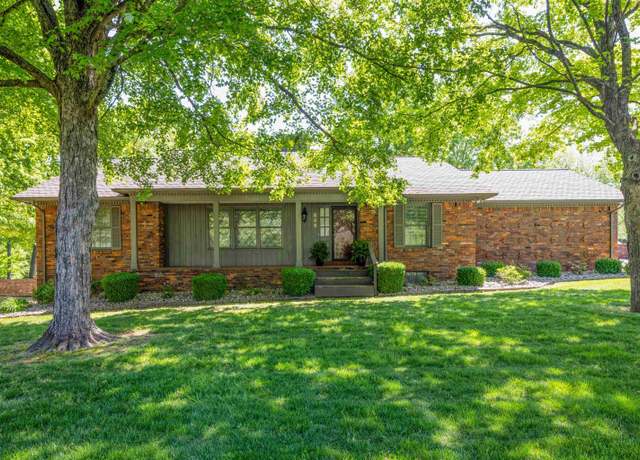 Property at 805 S 16th St, Murray, KY 42071, 5 beds, 4.5 baths