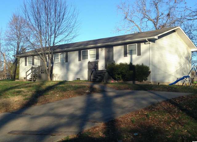 Property at 1801 Ridgewood Dr, Murray, KY 42071, 4 beds, 2 baths