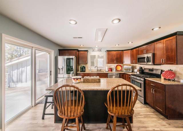 Property at 115 Dogwood Hills Club Dr, Gilbertsville, KY 42044, 3 beds, 2 baths