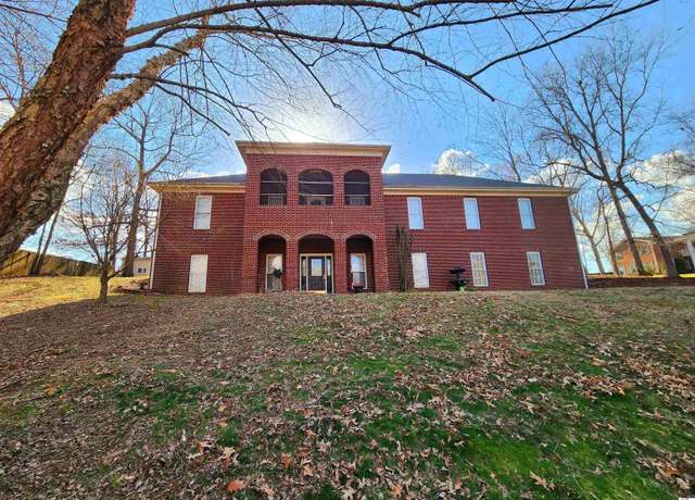 Property at 287 Enix Dr, Murray, KY 42071, 4 beds, 3.5 baths