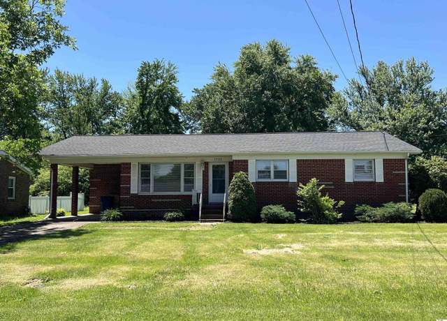 Property at 1715 Olive St, Murray, KY 42071, 3 beds, 3 baths