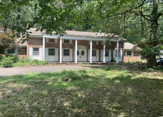 Property at 2250 Sunset Dr, Paducah, KY 42003, 5 beds, 3.5 baths