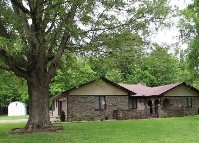Property at 501 Oakcrest Dr, Paducah, KY 42001, 3 beds, 2.5 baths