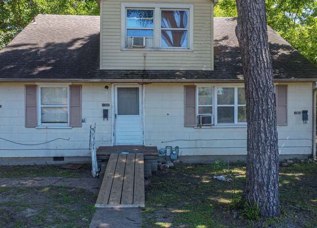 Property at 1304 N 12th St, Paducah, KY 42001, 3 beds, 3 baths