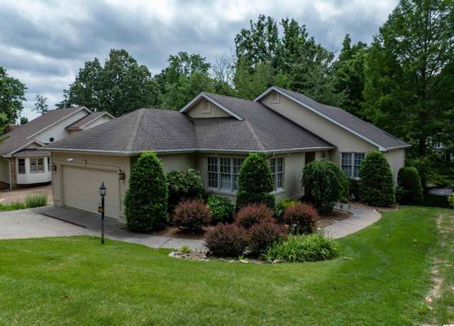 Property at 1055 Lakeview Dr, Paducah, KY 42003, 3 beds, 3 baths