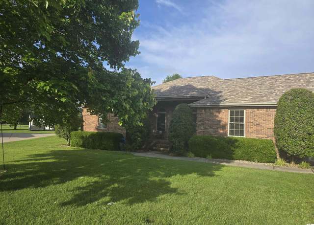 Property at 300 Willow Cv, Paducah, KY 42003, 3 beds, 2 baths