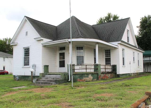Property at 701 S 4th St, Paducah, KY 42001, 3 beds, 2 baths