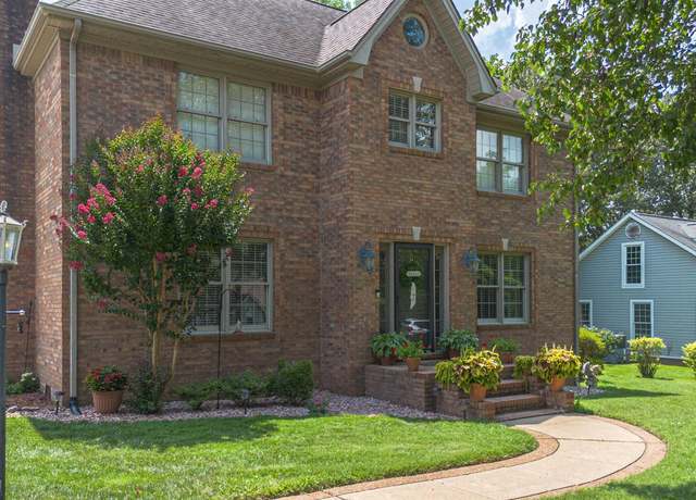 Property at 210 Pinebrook Dr, Paducah, KY 42001, 3 beds, 2.5 baths
