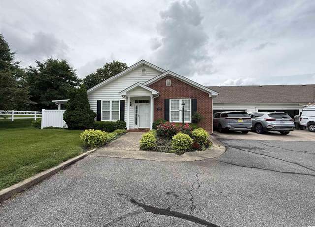 Property at 2486 Lakewood Dr, Paducah, KY 42003, 3 beds, 2 baths