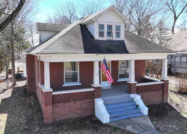 Property at 1103 Main St, Murray, KY 42071, 4 beds, 2.5 baths
