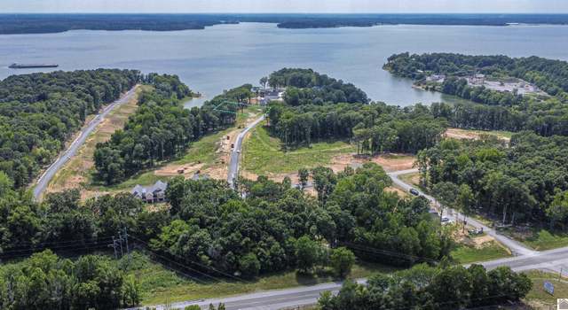 Photo of 907 Eagle Point Dr, Grand Rivers, KY 42045