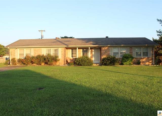 Property at 1402 Glenview Dr, Glasgow, KY 42141, 3 beds, 2 baths