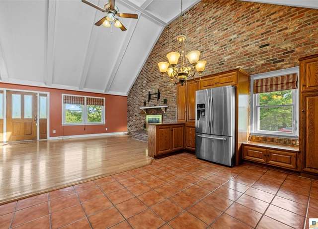 Property at 5549 Burkesville Rd, Glasgow, KY 42141, 4 beds, 2 baths