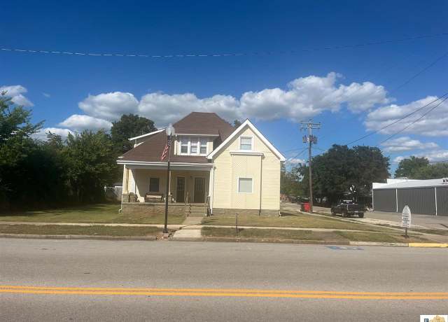 Property at 215 Broadway St, Cave City, KY 42127, 5 beds, 5 baths