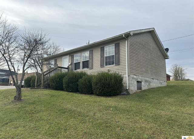 Property at 310 Hurt St, Columbia, KY 42728, 3 beds, 2 baths