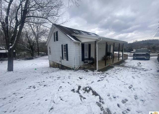 Property at 1001 E Lake Ave, Celina, TN 38551, 3 beds, 1 bath
