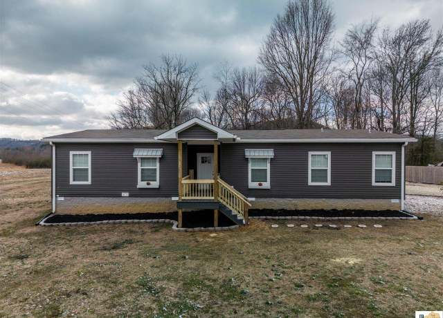 Property at 1054 Mitchell St, Celina, TN 38551, 3 beds, 2 baths