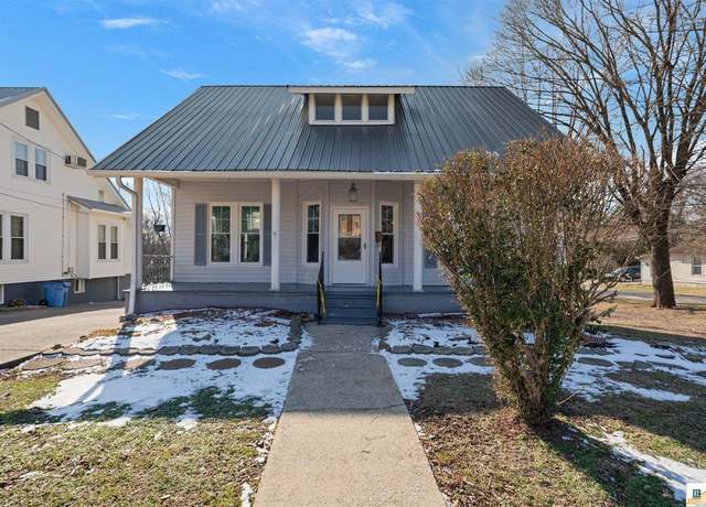 Property at 401 Leslie Ave, Glasgow, KY 42141, 4 beds, 2 baths