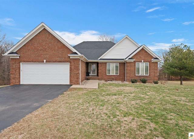 Property at 104 Carriage Ln, Glasgow, KY 42141, 5 beds, 2 baths