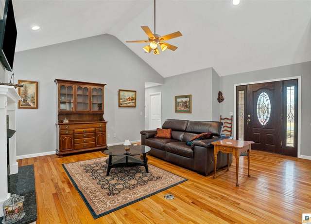 Property at 56 Kens Way, Glasgow, KY 42141, 4 beds, 3 baths