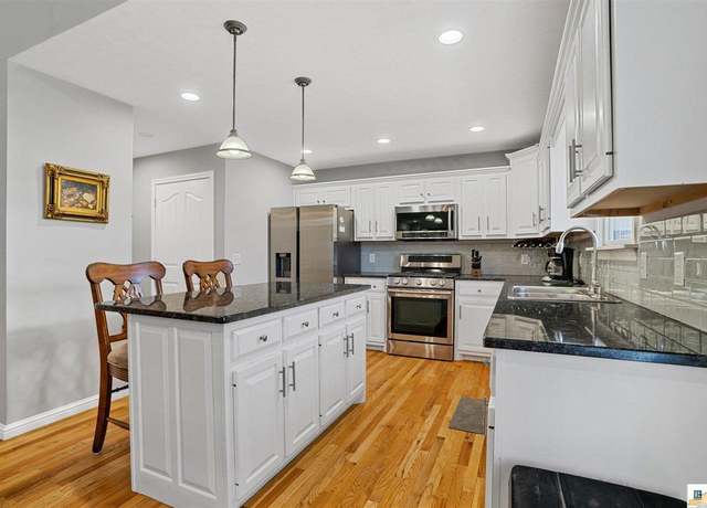 Property at 56 Kens Way, Glasgow, KY 42141, 4 beds, 3 baths