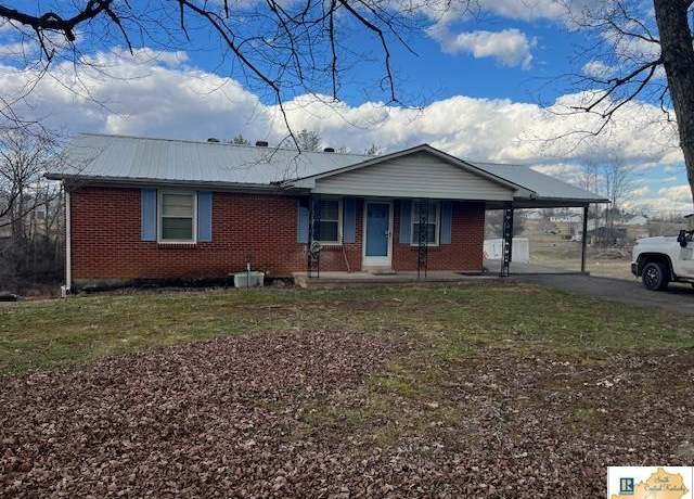 Property at 134 Castle Heights Dr, Tompkinsville, KY 42167, 3 beds, 1.5 baths