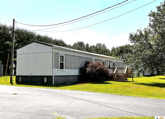 Property at 100 Royal Oaks Dr, Columbia, KY 42728, 3 beds, 2 baths