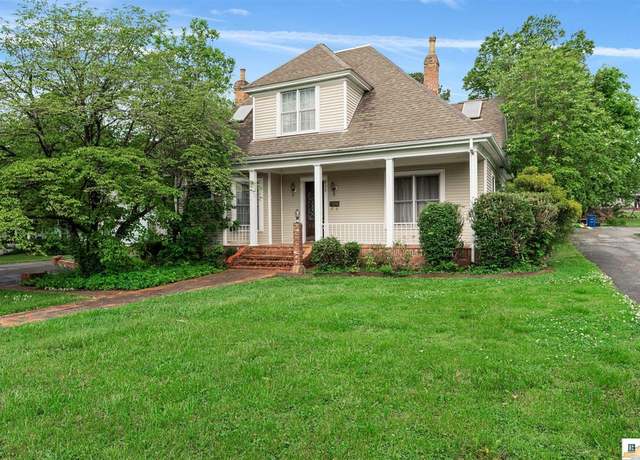 Property at 807 S Green St, Glasgow, KY 42141, 4 beds, 3 baths