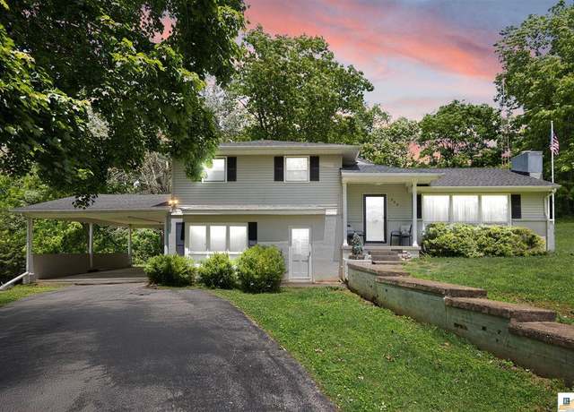 Property at 302 Glasgow St, Edmonton, KY 42129, 4 beds, 1.5 baths