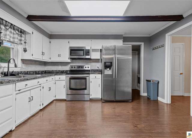 Property at 820 Wolf Island Rd, Glasgow, KY 42141, 3 beds, 1 bath