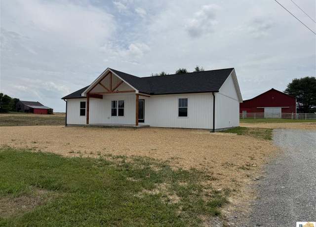 Property at 2009 Liberty Rd, Columbia, KY 42728, 4 beds, 2 baths