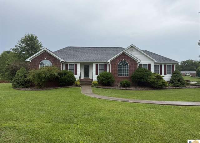 Property at 202 Colonial Heights Rd, Glasgow, KY 42141, 4 beds, 3 baths