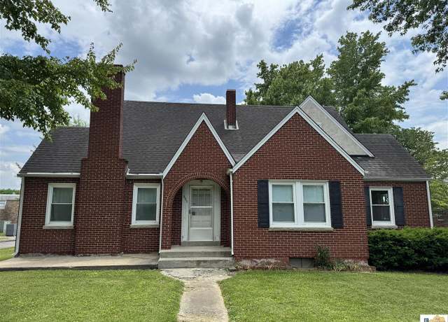 Property at 505 W Fourth St, Tompkinsville, KY 42167, 4 beds, 1.5 baths