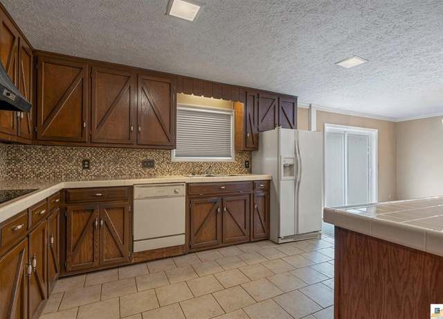 Property at 2310 Old Munfordville Rd, Glasgow, KY 42141, 3 beds, 2 baths