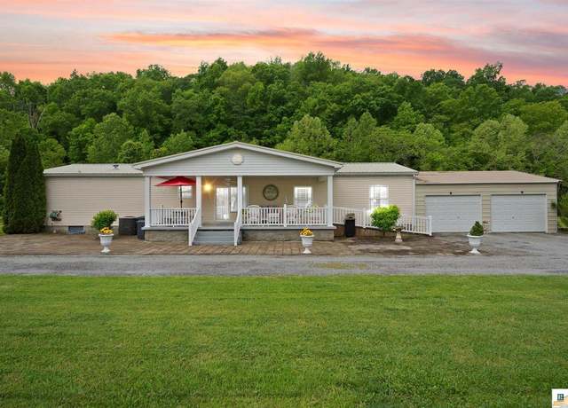 Property at 408 Gradyville Club Ln, Columbia, KY 42728, 4 beds, 2 baths