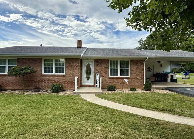 Property at 1098 Lee St, Columbia, KY 42728, 3 beds, 2 baths