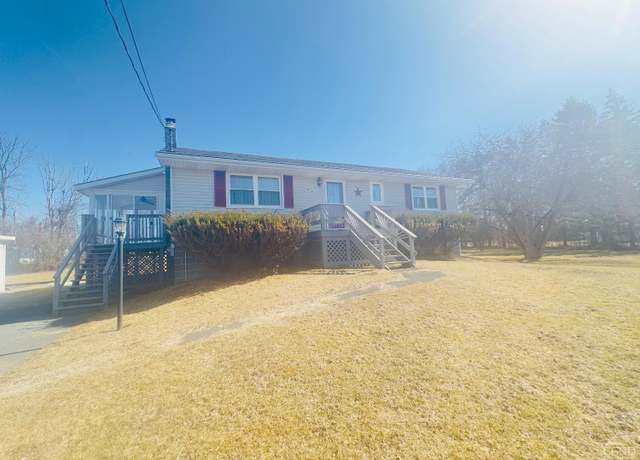 Property at 60 Stacey Rd, Coxsackie, NY 12051, 3 beds, 1 bath