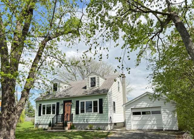 Property at 424 Joslen Boulevard Blvd, Greenport, NY 12534, 4 beds, 1 bath