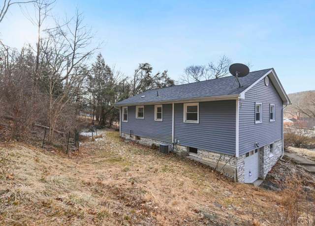 Property at 2 Reed Pl, Saugerties, NY 12477, 2 beds, 1 bath