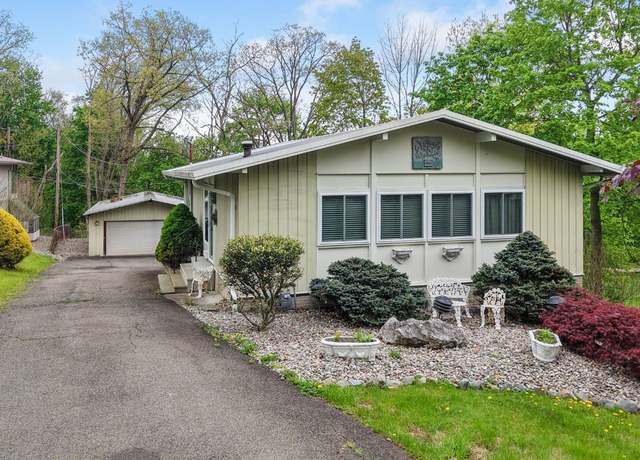 Property at 1514 Robinson Hl, Endicott, NY 13760, 4 beds, 2 baths