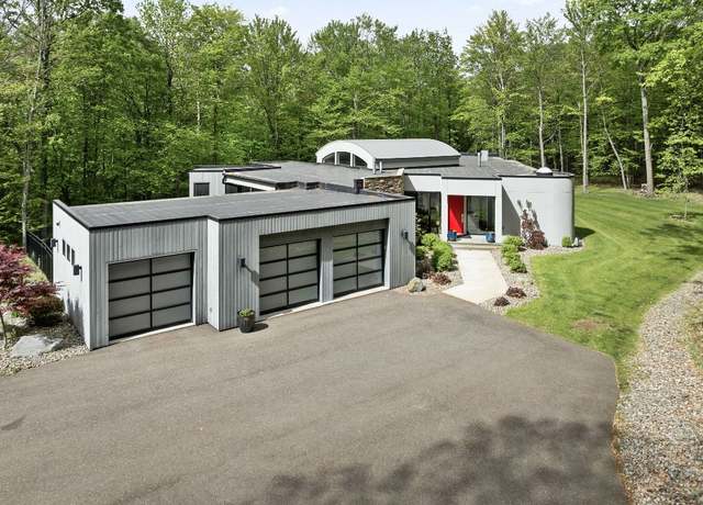 Property at 1201 Holly Rd, Vestal, NY 13850, 5 beds, 4.5 baths