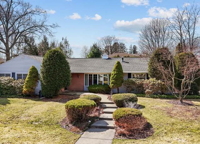 Property at 25 Westland Ct, Binghamton, NY 13905, 3 beds, 2.5 baths