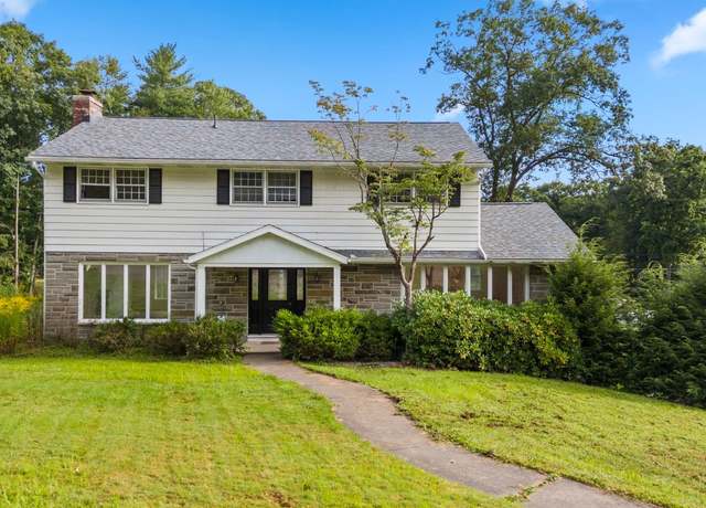Property at 4 Wellington Ct, Endicott, NY 13760, 4 beds, 3.5 baths