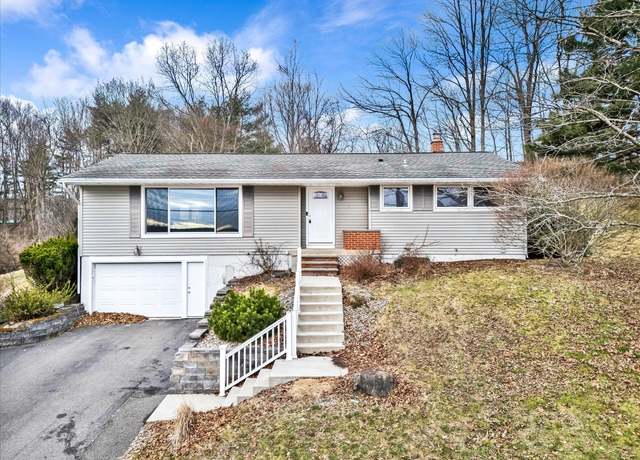 Property at 17 Dover Dr, Endicott, NY 13760, 3 beds, 1.5 baths